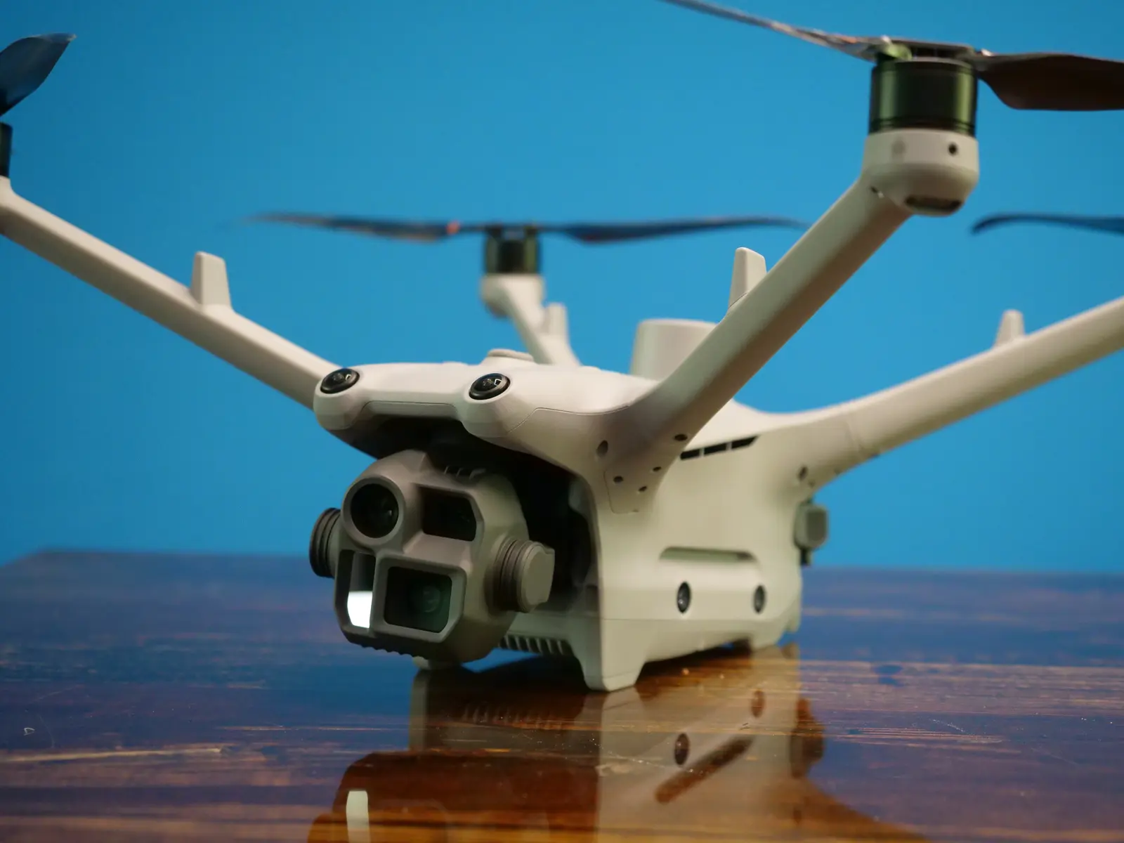 DJI Matrice 4 mit professionellem Kamerasystem